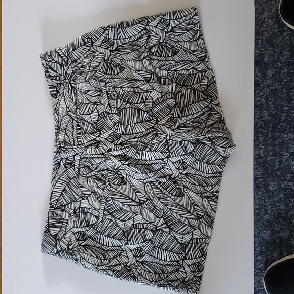 Loft Black and White Shorts Size 4 - Picture 2 of 4